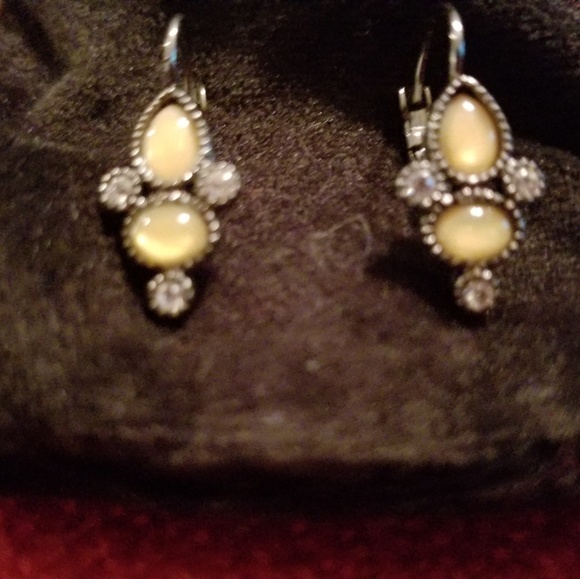 Earrings - Picture 2 of 3